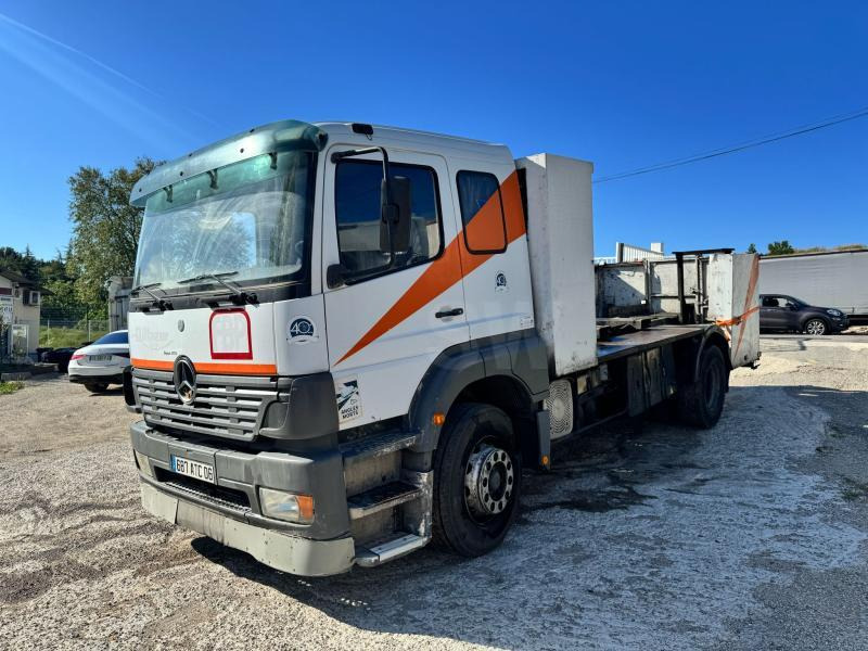 Mercedes Axor 1828 - Tracteur routier: photos 1 Mercedes Axor 1828 - Tracteur routier: photos 1