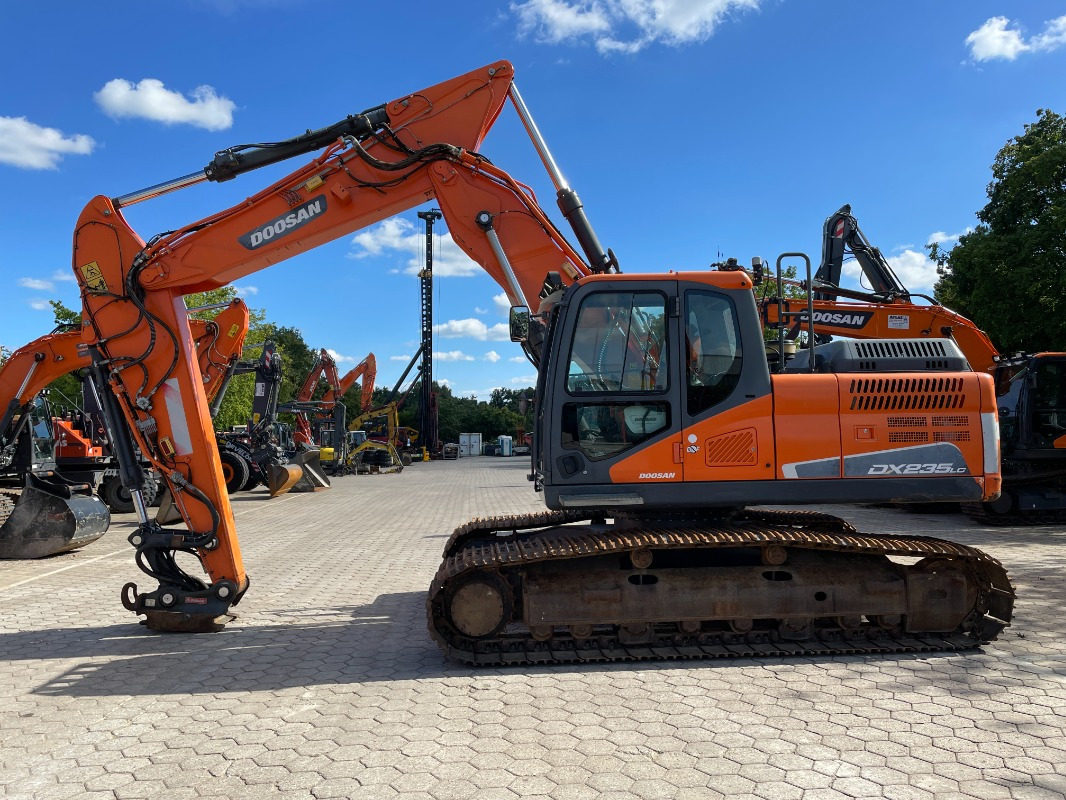 Doosan DX235LC-5 - Pelle sur chenille: photos 4 Doosan DX235LC-5 - Pelle sur chenille: photos 4