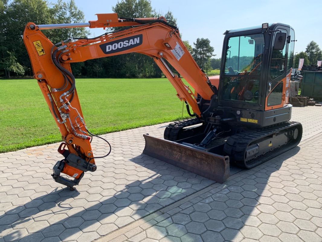 Doosan DX63-3 - Mini pelle: photos 1 Doosan DX63-3 - Mini pelle: photos 1