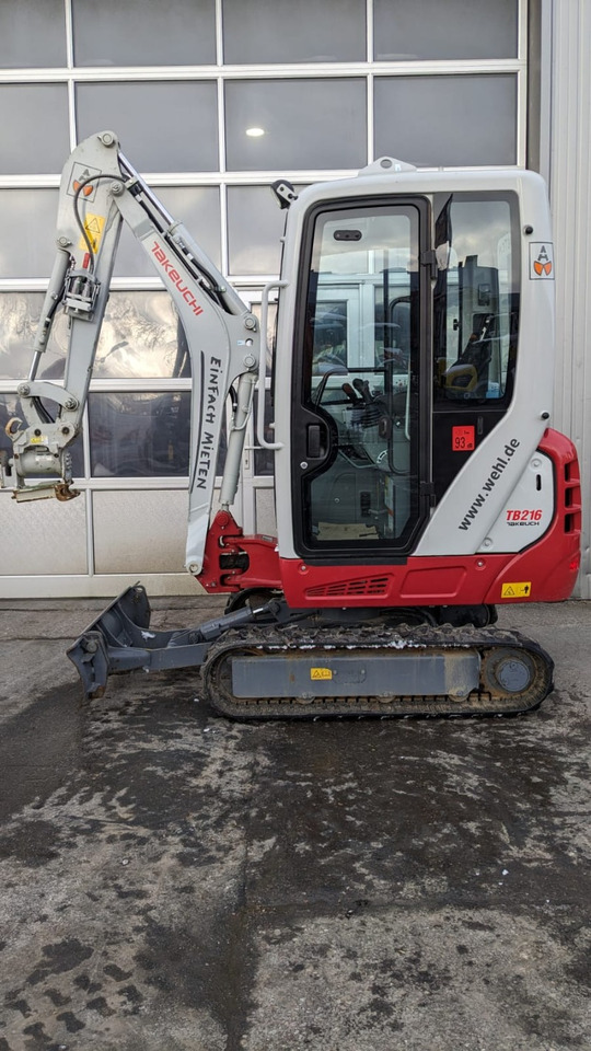 Takeuchi TB216AV4 - Mini pelle: photos 1 Takeuchi TB216AV4 - Mini pelle: photos 1