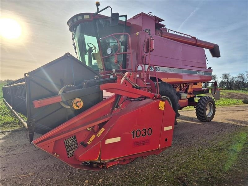 Case IH AXIAL-FLOW 2388 - Moissonneuse-batteuse: photos 1 Case IH AXIAL-FLOW 2388 - Moissonneuse-batteuse: photos 1
