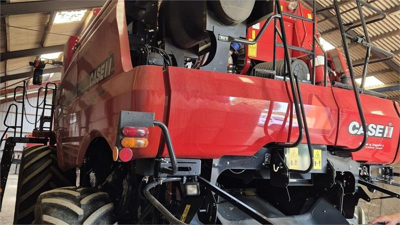 Case IH Axial Flow 6140 Axial Flow 6140 X-flow - Moissonneuse-batteuse: photos 5 Case IH Axial Flow 6140 Axial Flow 6140 X-flow - Moissonneuse-batteuse: photos 5