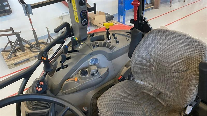 Case IH Farmall 100C - Tracteur agricole: photos 5 Case IH Farmall 100C - Tracteur agricole: photos 5