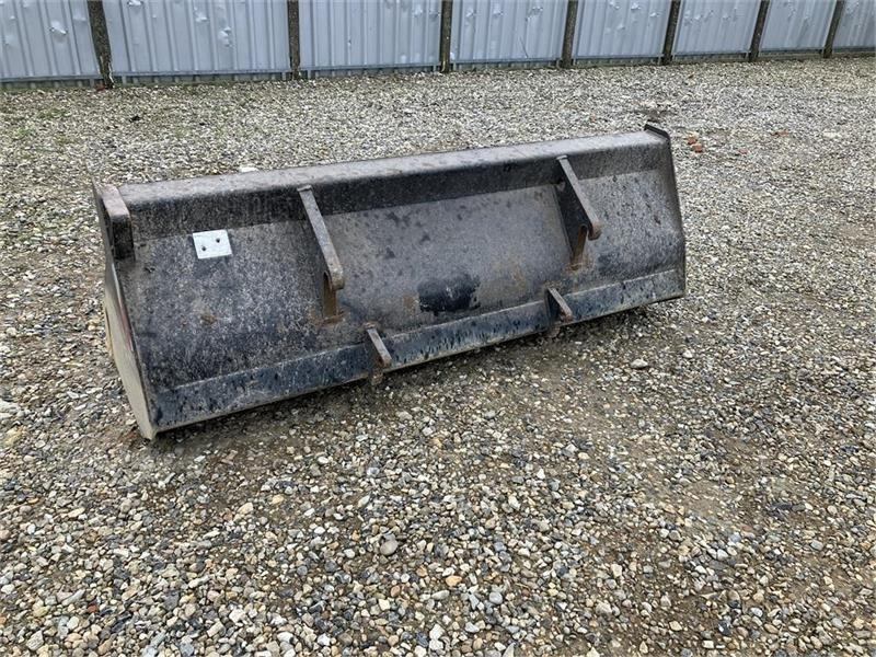 Manitou 220 cm - Godet pour Engins de chantier: photos 2 Manitou 220 cm - Godet pour Engins de chantier: photos 2