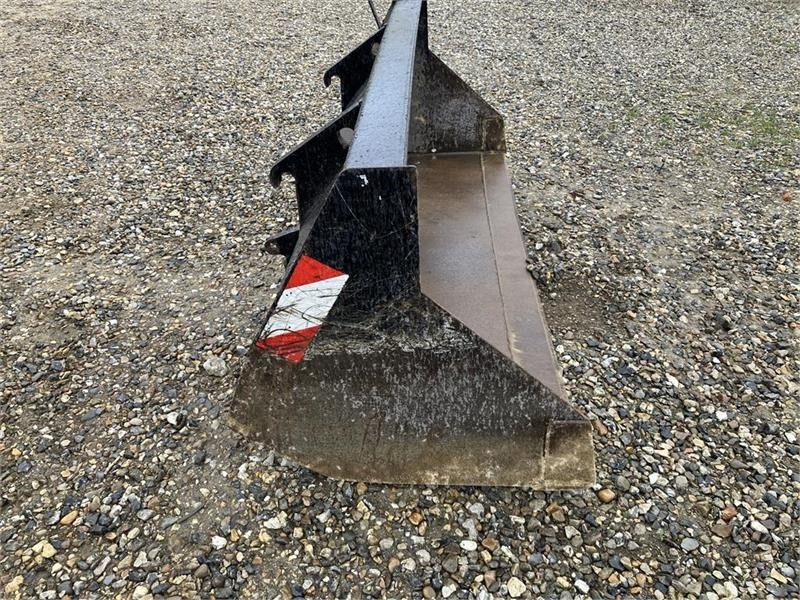 Manitou 220 cm - Godet pour Engins de chantier: photos 3 Manitou 220 cm - Godet pour Engins de chantier: photos 3