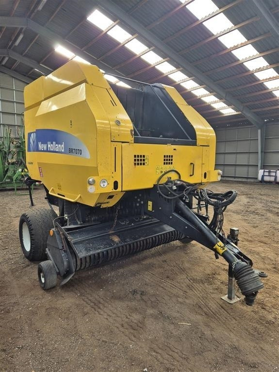 New Holland BR7070 med rotorsnitter Snitter - Presse à balles rondes: photos 2 New Holland BR7070 med rotorsnitter Snitter - Presse à balles rondes: photos 2