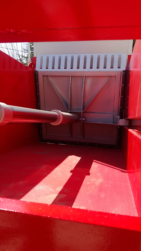 TARGET 5 TON HYDRAULIC PUSH MANURE SPREADER - Epandeur à fumier: photos 2 TARGET 5 TON HYDRAULIC PUSH MANURE SPREADER - Epandeur à fumier: photos 2