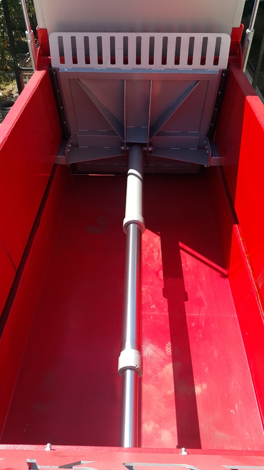 TARGET 5 TON HYDRAULIC PUSH MANURE SPREADER - Epandeur à fumier: photos 3 TARGET 5 TON HYDRAULIC PUSH MANURE SPREADER - Epandeur à fumier: photos 3