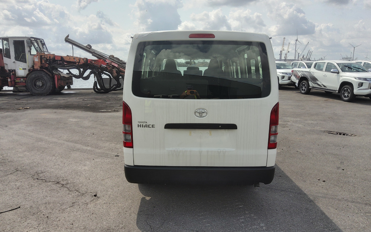 Toyota Hiace STANDARD ROOF 2.5L Diesel Manual - Minibus, Transport de personnes: photos 5 Toyota Hiace STANDARD ROOF 2.5L Diesel Manual - Minibus, Transport de personnes: photos 5