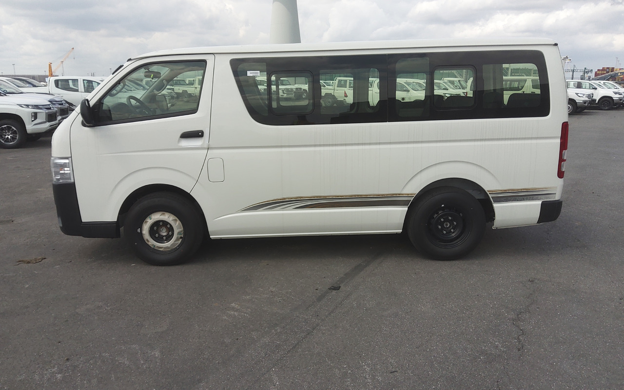 Toyota Hiace STANDARD ROOF 2.5L Diesel Manual - Minibus, Transport de personnes: photos 3 Toyota Hiace STANDARD ROOF 2.5L Diesel Manual - Minibus, Transport de personnes: photos 3