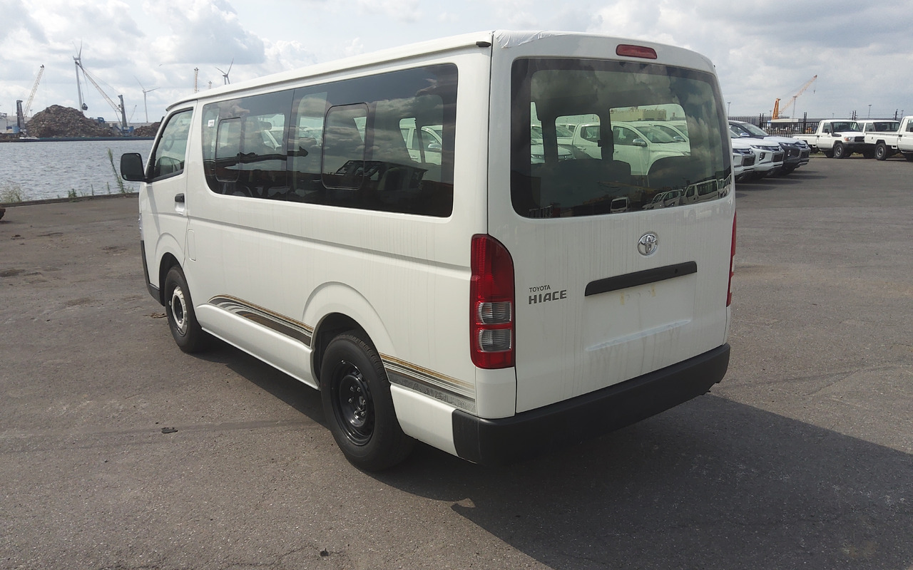 Toyota Hiace STANDARD ROOF 2.5L Diesel Manual - Minibus, Transport de personnes: photos 4 Toyota Hiace STANDARD ROOF 2.5L Diesel Manual - Minibus, Transport de personnes: photos 4