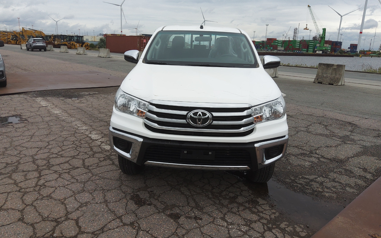 Toyota Hilux / Revo Pick-up double cabin pack security 2.4L Turbo Diesel Manual - Pick-up: photos 2 Toyota Hilux / Revo Pick-up double cabin pack security 2.4L Turbo Diesel Manual - Pick-up: photos 2