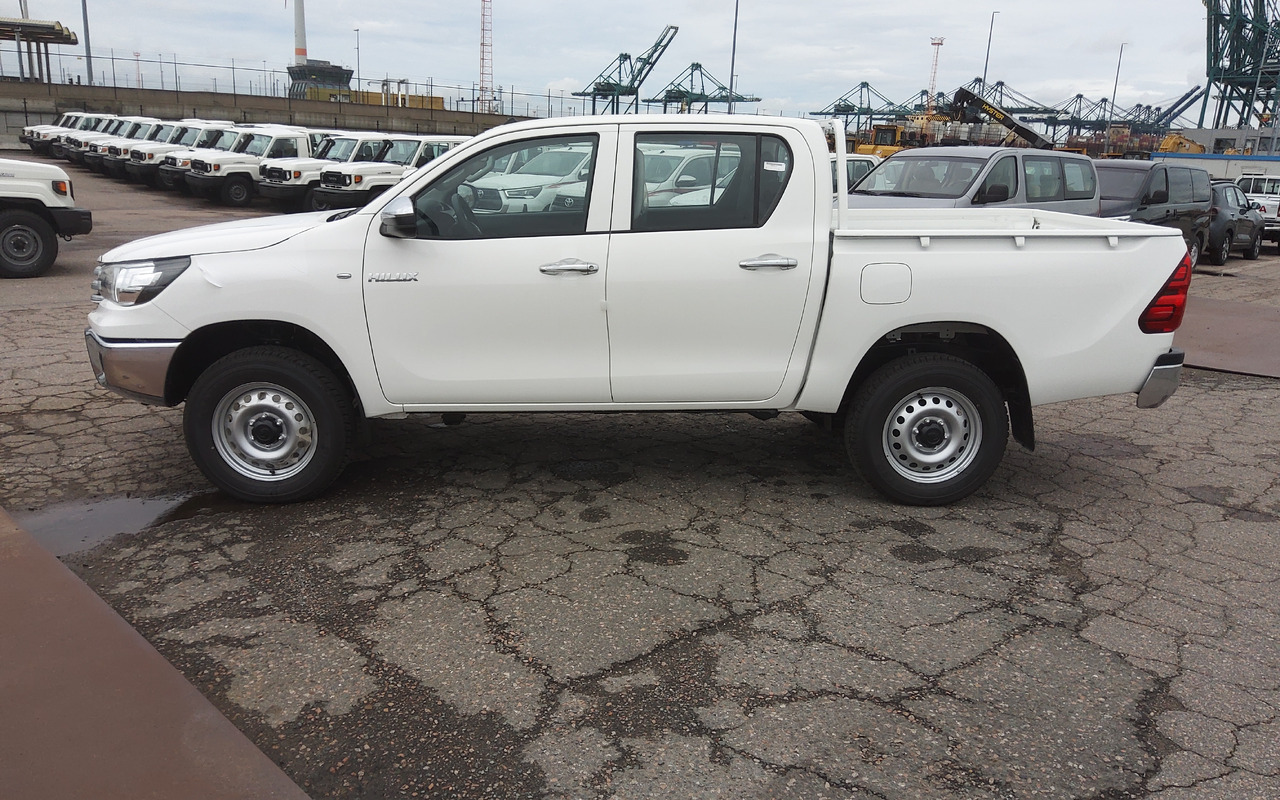 Toyota Hilux / Revo Pick-up double cabin pack security 2.4L Turbo Diesel Manual - Pick-up: photos 3 Toyota Hilux / Revo Pick-up double cabin pack security 2.4L Turbo Diesel Manual - Pick-up: photos 3