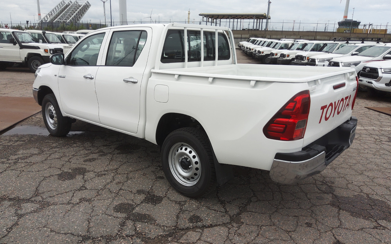 Toyota Hilux / Revo Pick-up double cabin pack security 2.4L Turbo Diesel Manual - Pick-up: photos 4 Toyota Hilux / Revo Pick-up double cabin pack security 2.4L Turbo Diesel Manual - Pick-up: photos 4