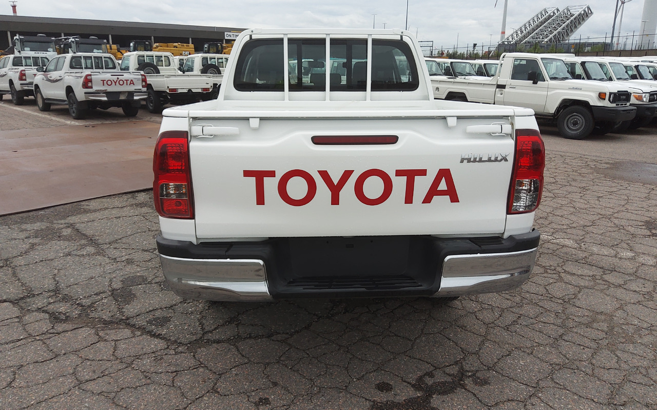 Toyota Hilux / Revo Pick-up double cabin pack security 2.4L Turbo Diesel Manual - Pick-up: photos 5 Toyota Hilux / Revo Pick-up double cabin pack security 2.4L Turbo Diesel Manual - Pick-up: photos 5
