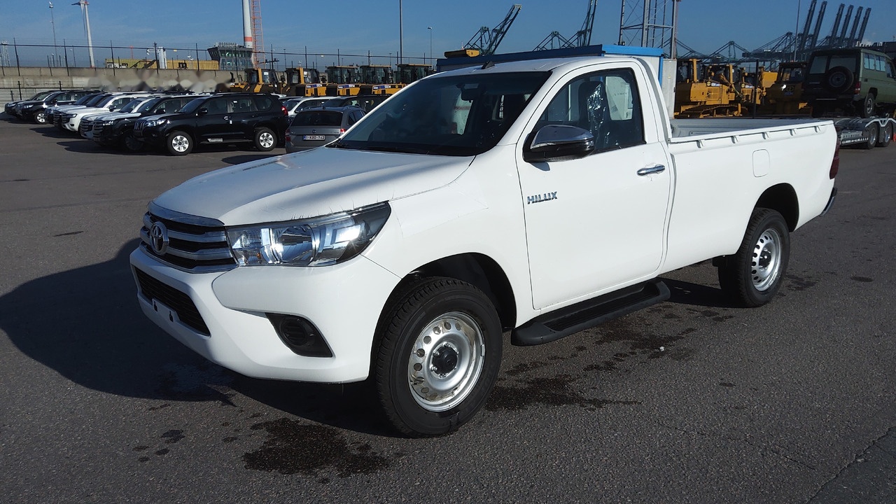 Toyota Hilux / Revo Pick-up single Cab pack security 2.4L Turbo Diesel Manual - Pick-up: photos 1 Toyota Hilux / Revo Pick-up single Cab pack security 2.4L Turbo Diesel Manual - Pick-up: photos 1