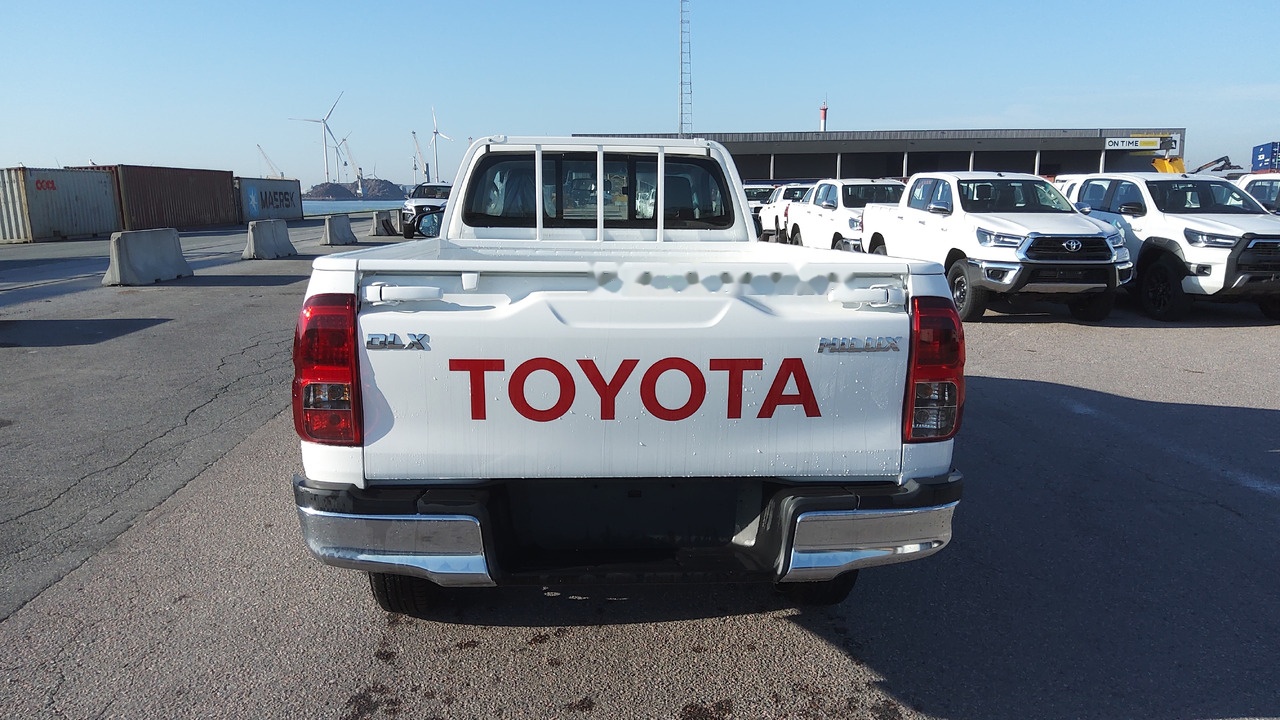 Toyota Hilux / Revo Pick-up single Cab pack security 2.4L Turbo Diesel Manual - Pick-up: photos 4 Toyota Hilux / Revo Pick-up single Cab pack security 2.4L Turbo Diesel Manual - Pick-up: photos 4
