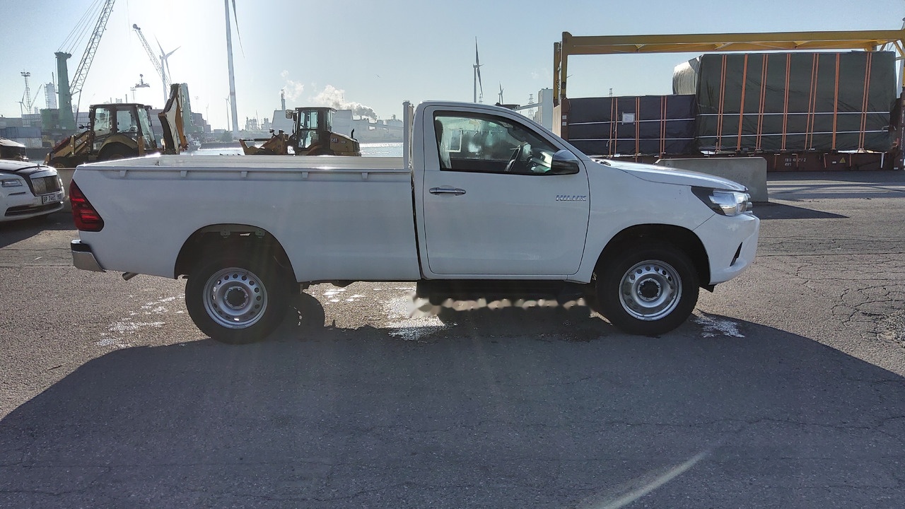Toyota Hilux / Revo Pick-up single Cab pack security 2.4L Turbo Diesel Manual - Pick-up: photos 2 Toyota Hilux / Revo Pick-up single Cab pack security 2.4L Turbo Diesel Manual - Pick-up: photos 2
