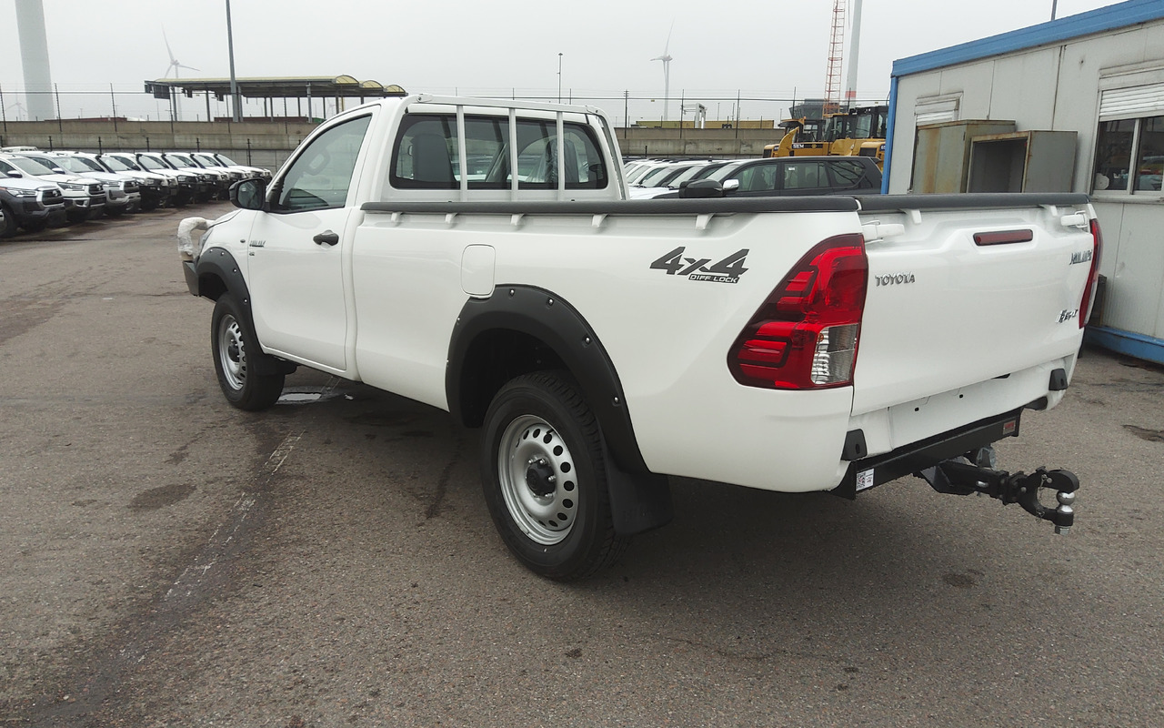 Toyota Hilux / Revo RHD Pick-up single Cab 2.8L Diesel Manual - Pick-up: photos 4 Toyota Hilux / Revo RHD Pick-up single Cab 2.8L Diesel Manual - Pick-up: photos 4