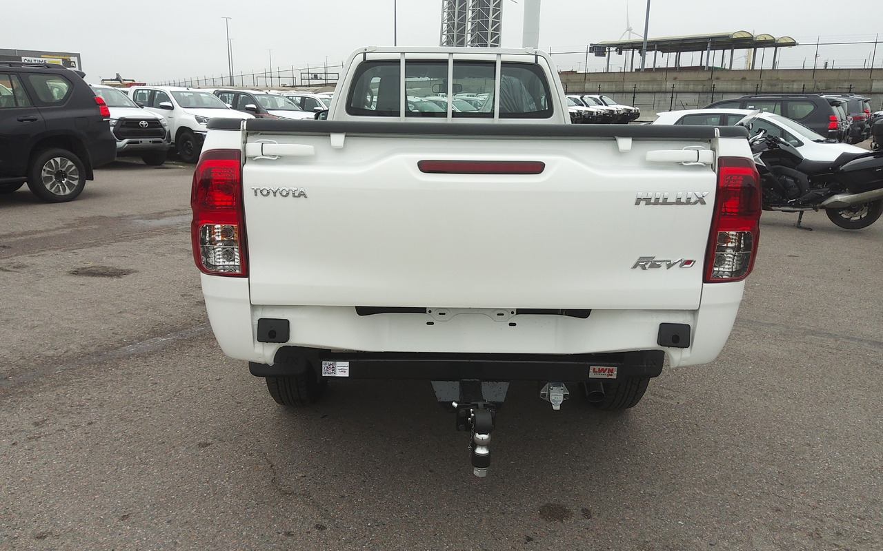 Toyota Hilux / Revo RHD Pick-up single Cab 2.8L Diesel Manual - Pick-up: photos 5 Toyota Hilux / Revo RHD Pick-up single Cab 2.8L Diesel Manual - Pick-up: photos 5