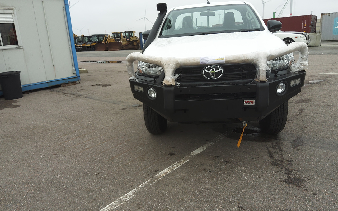 Toyota Hilux / Revo RHD Pick-up single Cab 2.8L Diesel Manual - Pick-up: photos 2 Toyota Hilux / Revo RHD Pick-up single Cab 2.8L Diesel Manual - Pick-up: photos 2