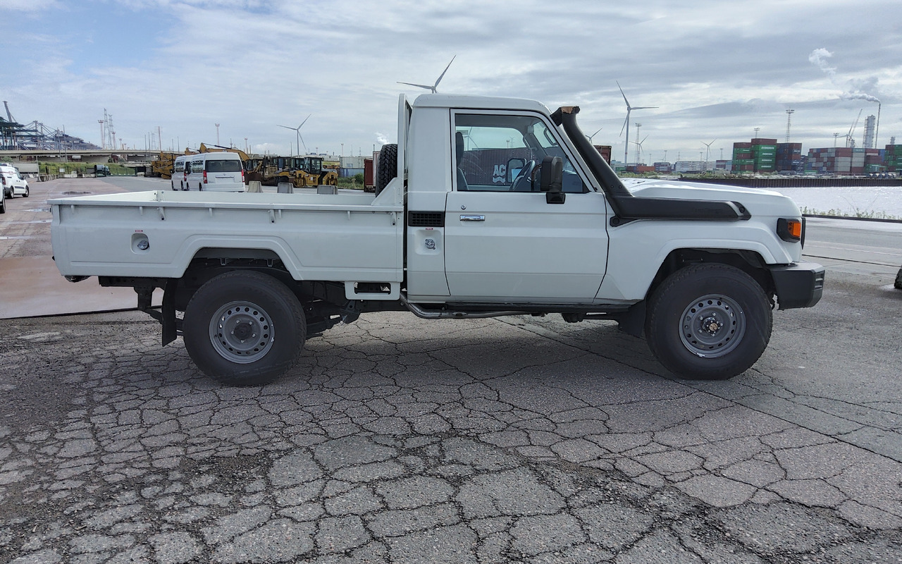 Toyota Land cruiser 79 hzj 79 single cab 4.2L Diesel Manual FACELIFT DIFF LOCK+FREEWHEEL HUB - Pick-up: photos 2 Toyota Land cruiser 79 hzj 79 single cab 4.2L Diesel Manual FACELIFT DIFF LOCK+FREEWHEEL HUB - Pick-up: photos 2