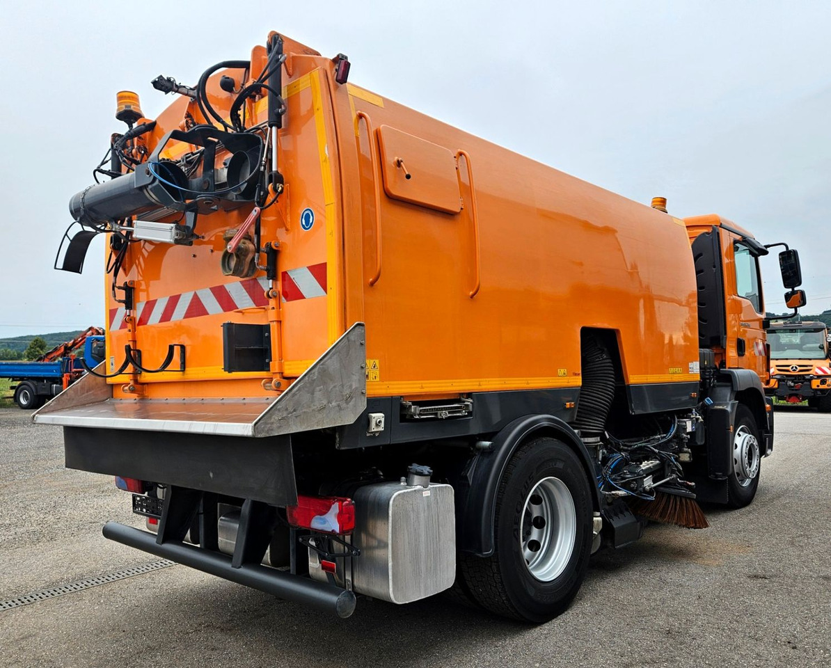 MAN TGM 18.250 Euro6 BROCK SL200 L+R Aufbaumotor - Balayeuse de voirie: photos 5 MAN TGM 18.250 Euro6 BROCK SL200 L+R Aufbaumotor - Balayeuse de voirie: photos 5