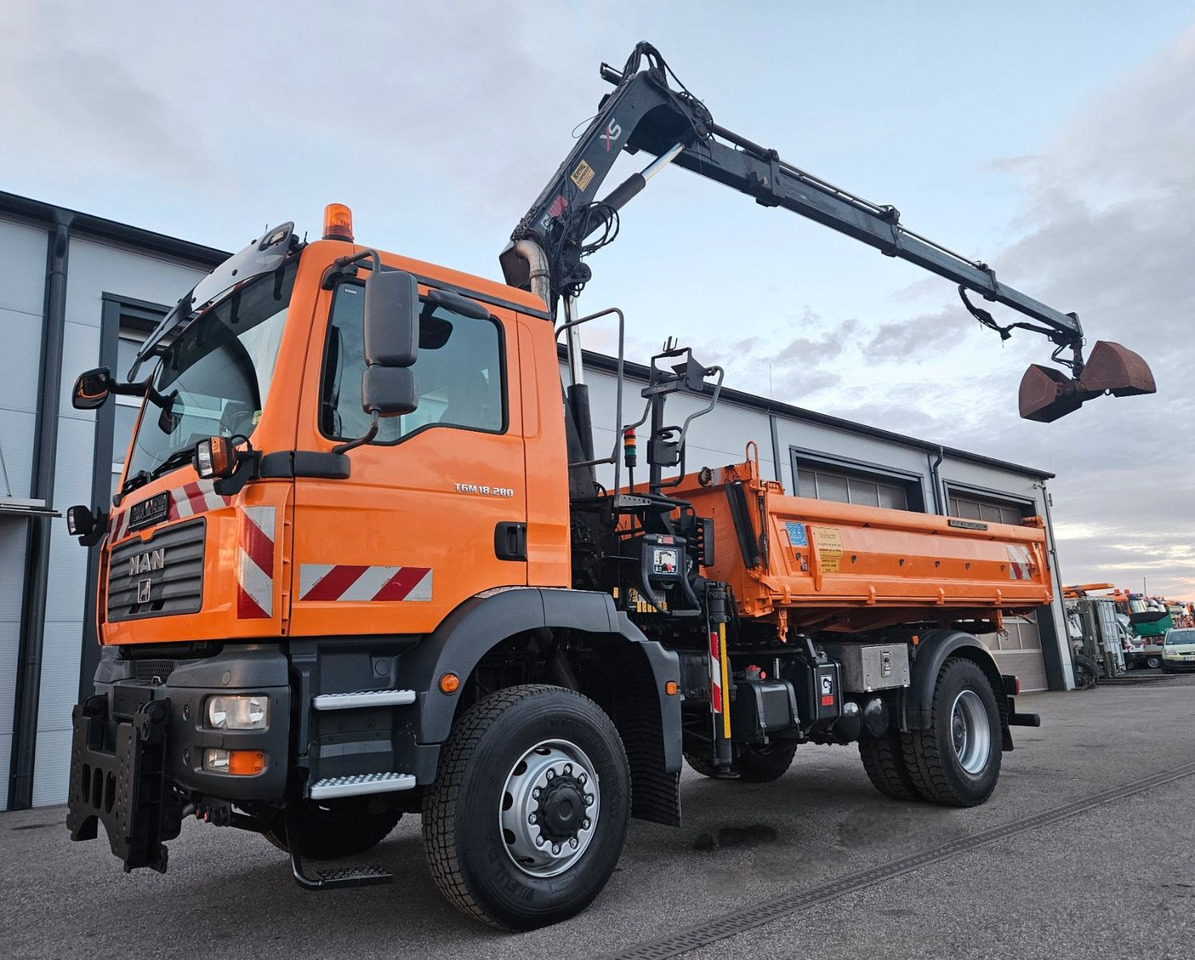 MAN TGM 18.280 4x4 HIAB 111-3 Funk Kran Winterdienst - Camion benne, Camion grue: photos 1 MAN TGM 18.280 4x4 HIAB 111-3 Funk Kran Winterdienst - Camion benne, Camion grue: photos 1