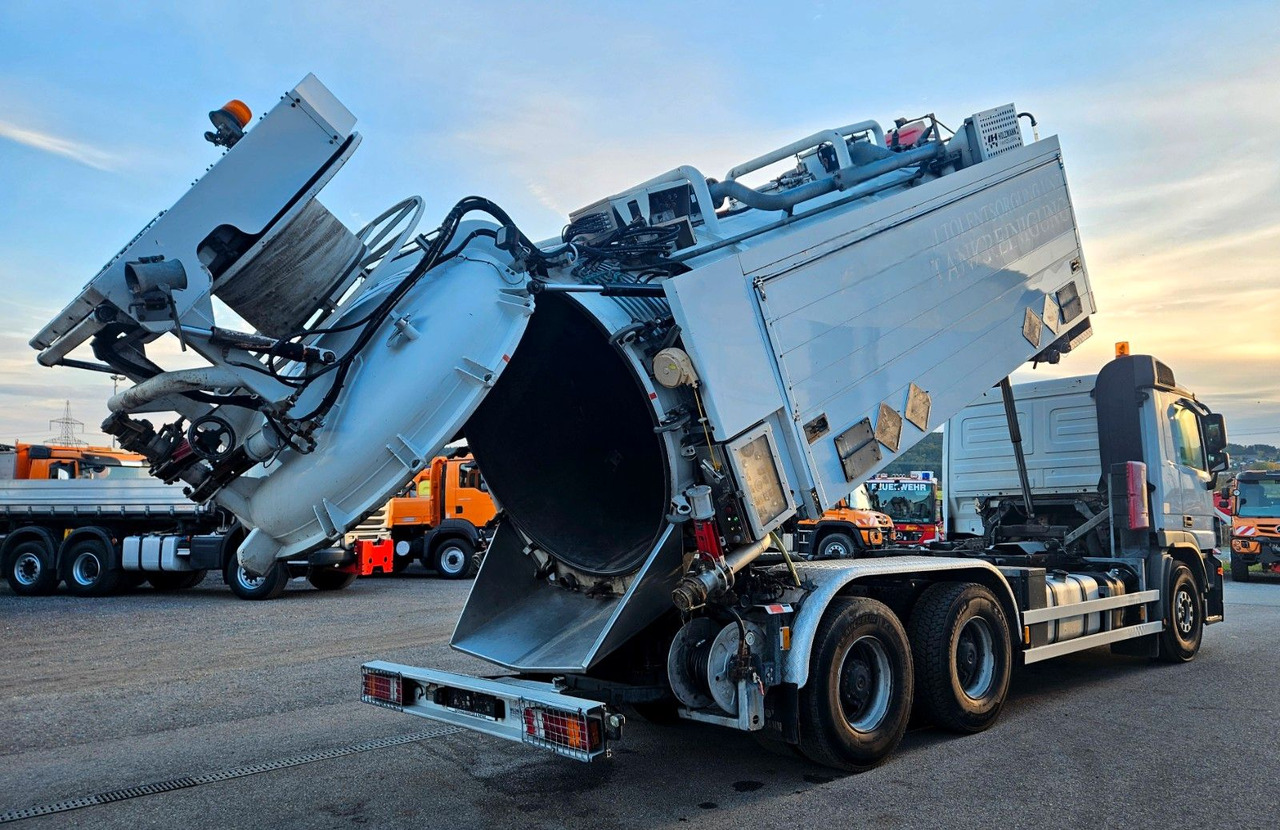 Mercedes-Benz ACTROS 2641 HOLZMANN Tankreiniger Saug-Druck ADR - Camion hydrocureur: photos 4 Mercedes-Benz ACTROS 2641 HOLZMANN Tankreiniger Saug-Druck ADR - Camion hydrocureur: photos 4