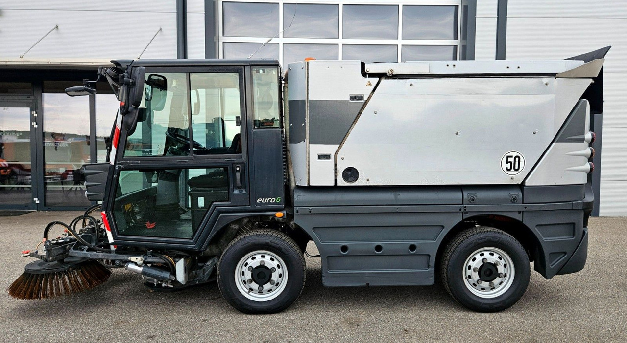Schmidt Swingo Compact 200 Euro6 - Balayeuse de voirie: photos 2 Schmidt Swingo Compact 200 Euro6 - Balayeuse de voirie: photos 2