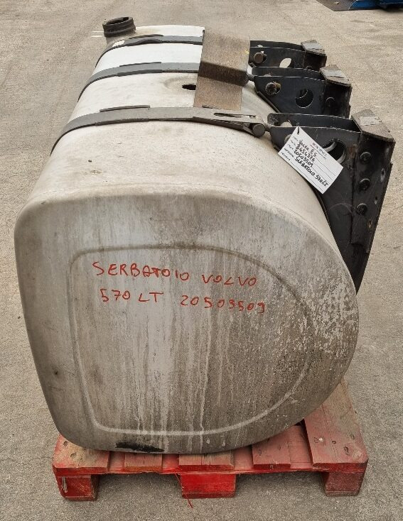 Serbatoio Volvo 570 lt - Réservoir de carburant: photos 1 Serbatoio Volvo 570 lt - Réservoir de carburant: photos 1
