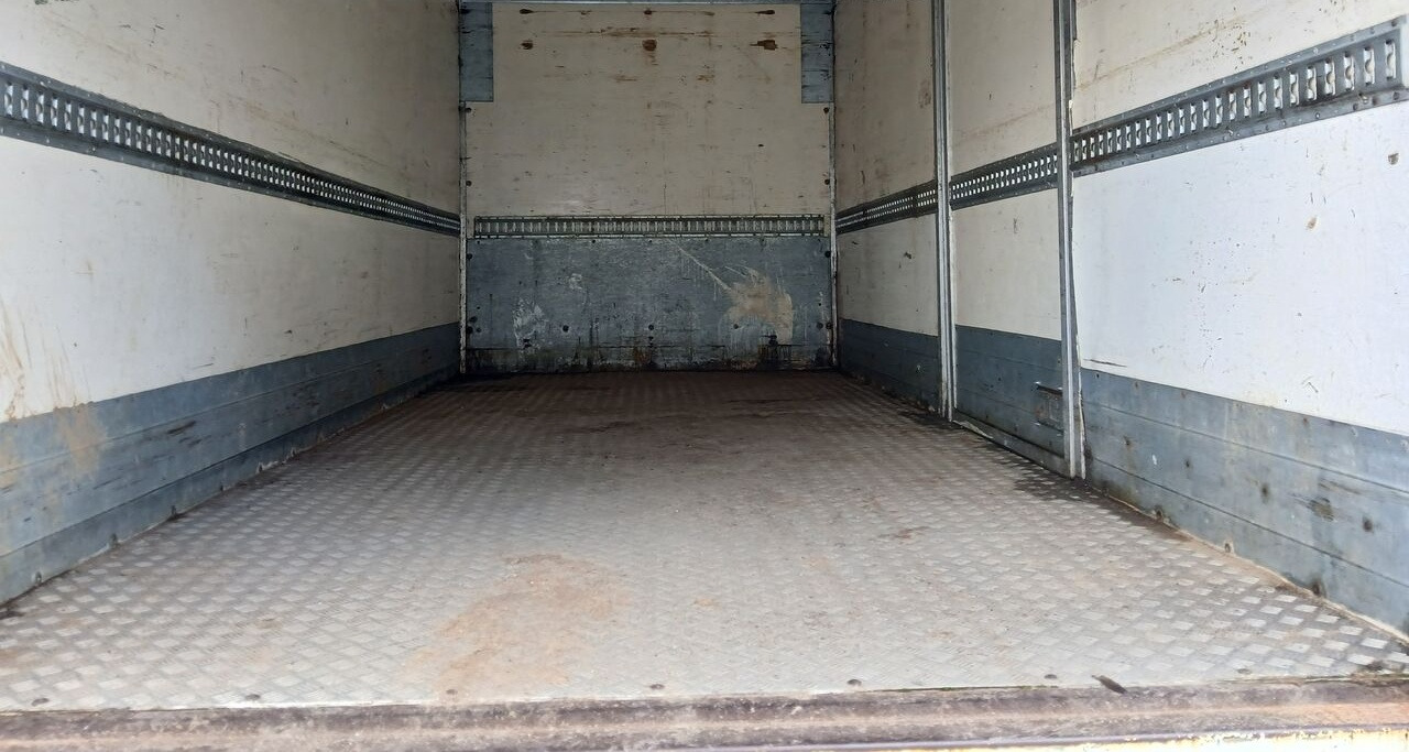 IVECO 70C18 - Camion isothermique: photos 4 IVECO 70C18 - Camion isothermique: photos 4
