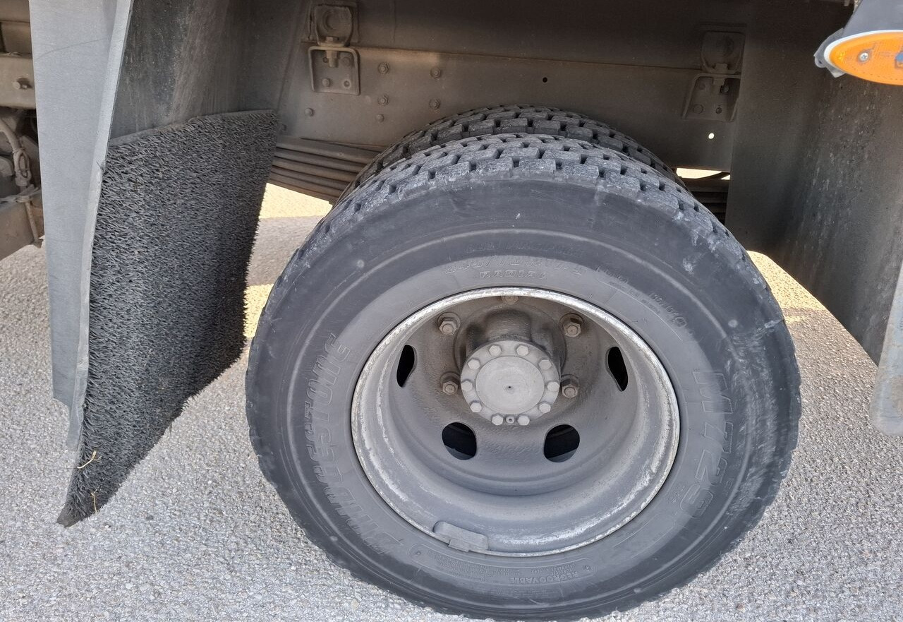 Camion frigorifique Renault MT 180.12: photos 9 Camion frigorifique Renault MT 180.12: photos 9