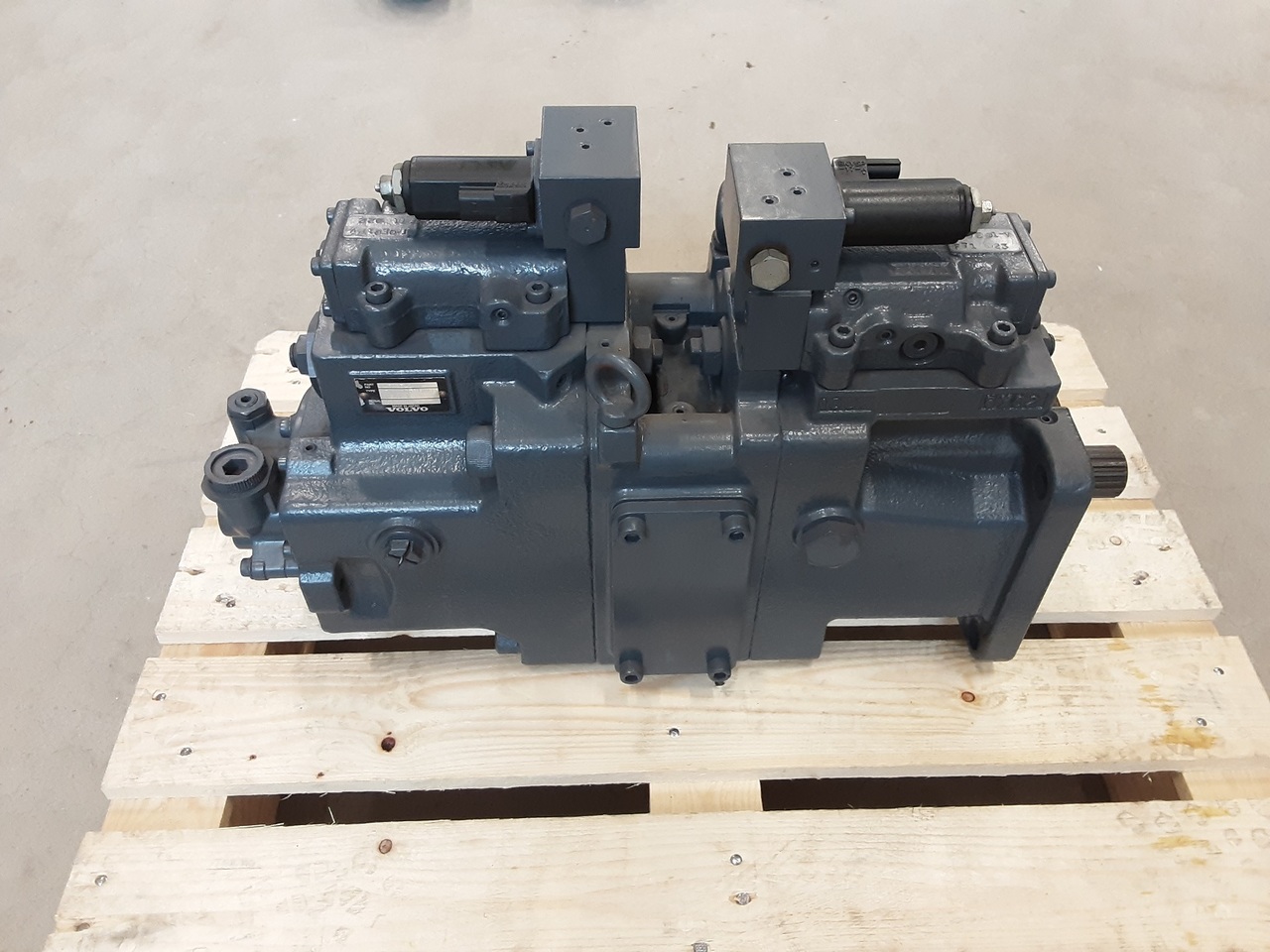 Kawasaki K7V100DTP139R-0E01-VC - Pompe hydraulique pour Pelle sur chenille: photos 2 Kawasaki K7V100DTP139R-0E01-VC - Pompe hydraulique pour Pelle sur chenille: photos 2