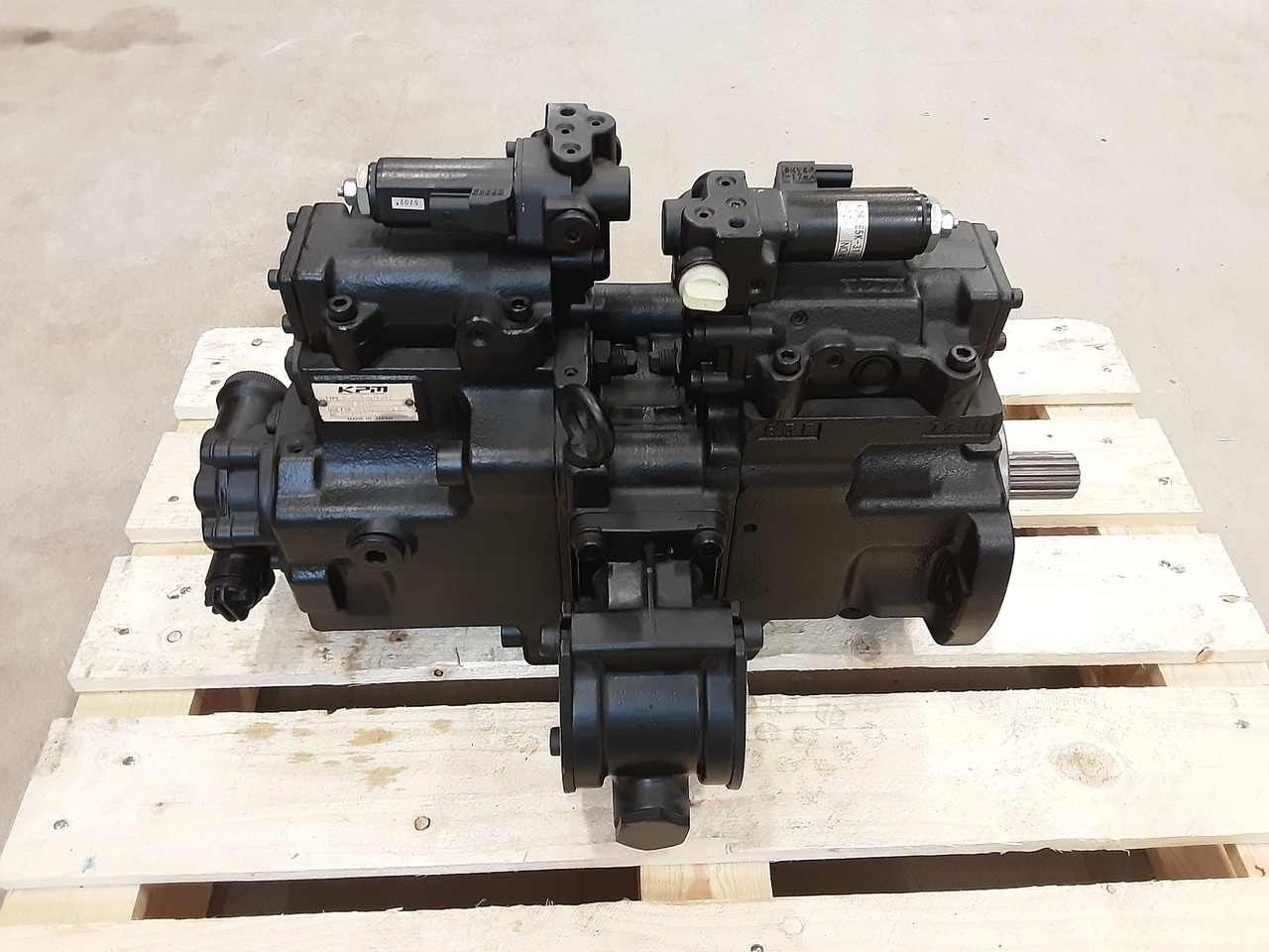 Kawasaki K7V63DTP174R-0E23-PVD - Pompe hydraulique pour Pelle sur chenille: photos 3 Kawasaki K7V63DTP174R-0E23-PVD - Pompe hydraulique pour Pelle sur chenille: photos 3