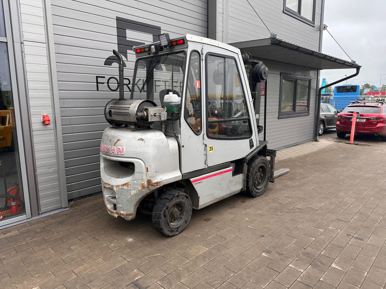 NISSAN YG1D2A32Q - Chariot élévateur diesel: photos 4 NISSAN YG1D2A32Q - Chariot élévateur diesel: photos 4