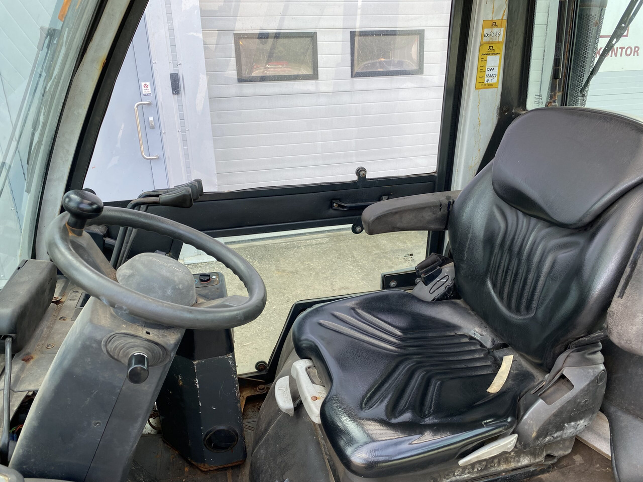 Unicarriers Y1D1A18Q - Chariot élévateur diesel: photos 5 Unicarriers Y1D1A18Q - Chariot élévateur diesel: photos 5