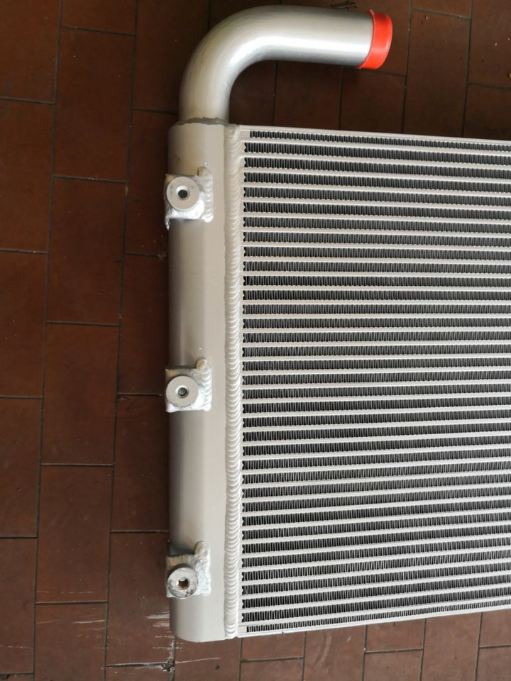Hitachi ZX 160LC3 - Radiateur: photos 2 Hitachi ZX 160LC3 - Radiateur: photos 2