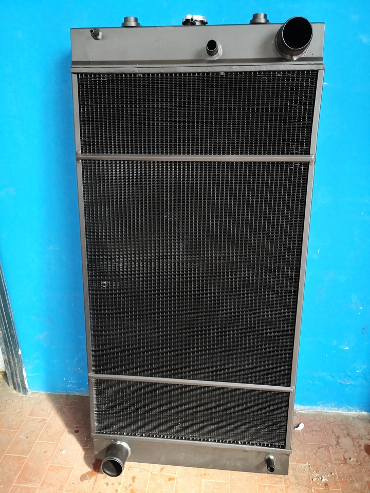 KOMATSU D65EX-15EO D65EX-15E0 D65PX-15E0 D65WX-15E0 - Radiateur pour Pelle: photos 4 KOMATSU D65EX-15EO D65EX-15E0 D65PX-15E0 D65WX-15E0 - Radiateur pour Pelle: photos 4