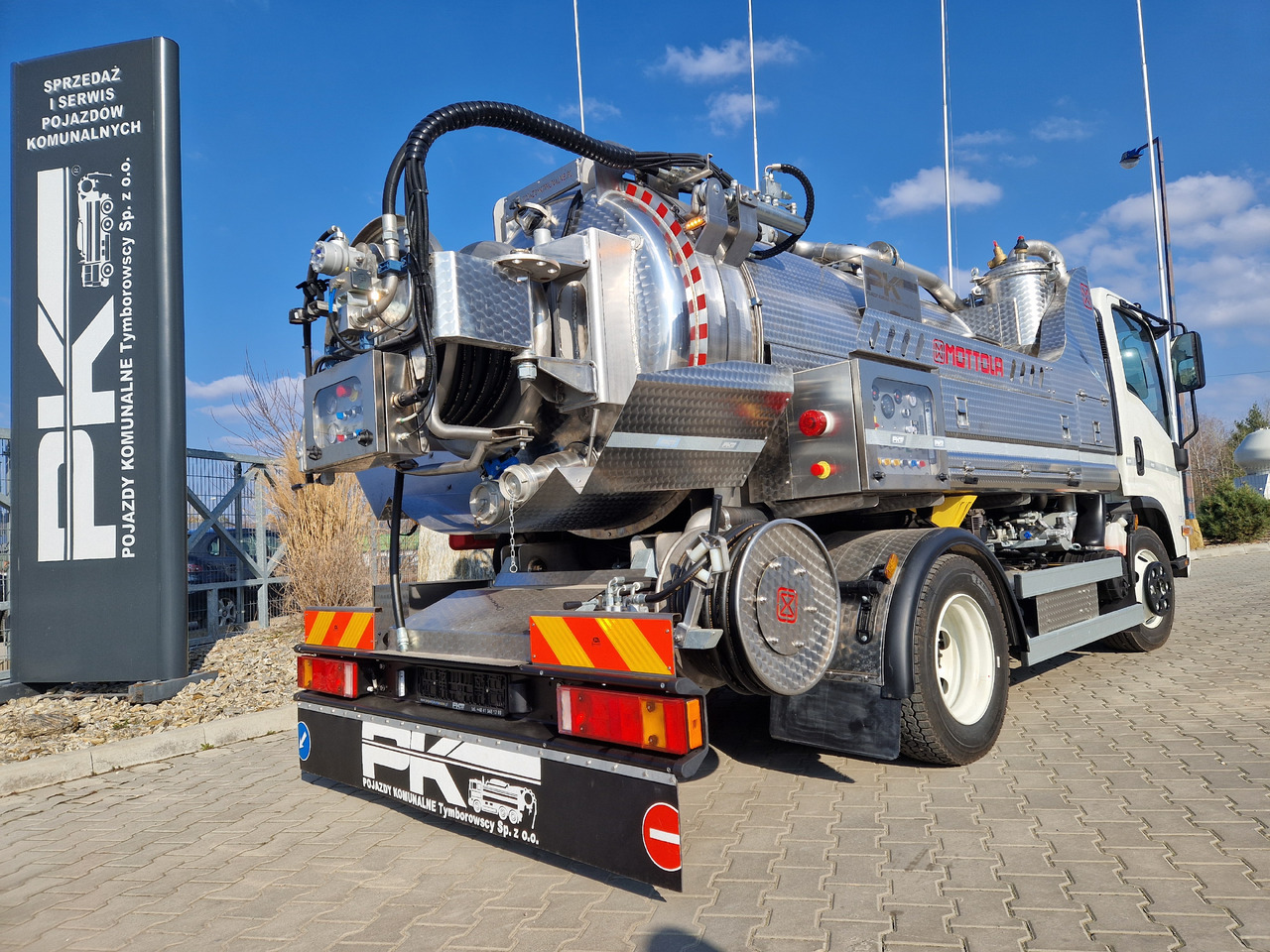 ISUZU  - Camion hydrocureur: photos 2 ISUZU  - Camion hydrocureur: photos 2