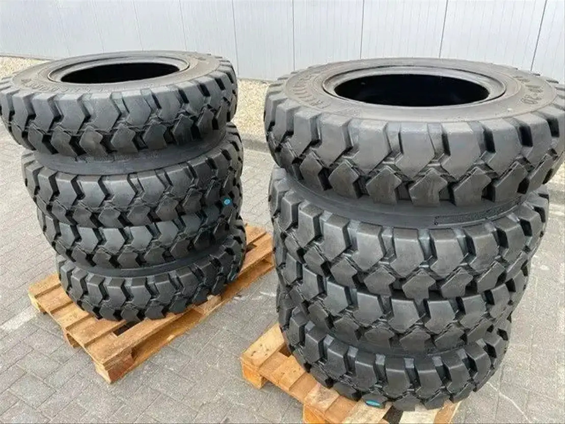 Trelleborg 10.00-20 - Pneu pour Camion: photos 2 Trelleborg 10.00-20 - Pneu pour Camion: photos 2