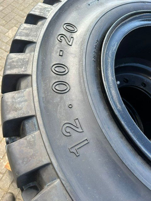 Trelleborg 12.00-20 - Pneu: photos 2 Trelleborg 12.00-20 - Pneu: photos 2