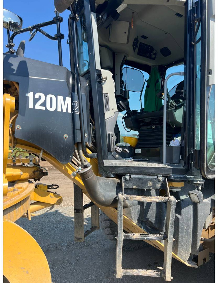 CAT 120M2 - Niveleuse: photos 2 CAT 120M2 - Niveleuse: photos 2