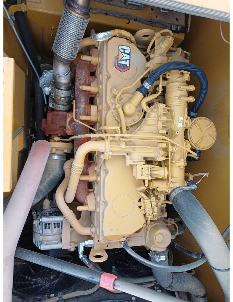 Pelle sur chenille CAT 323-07: photos 7