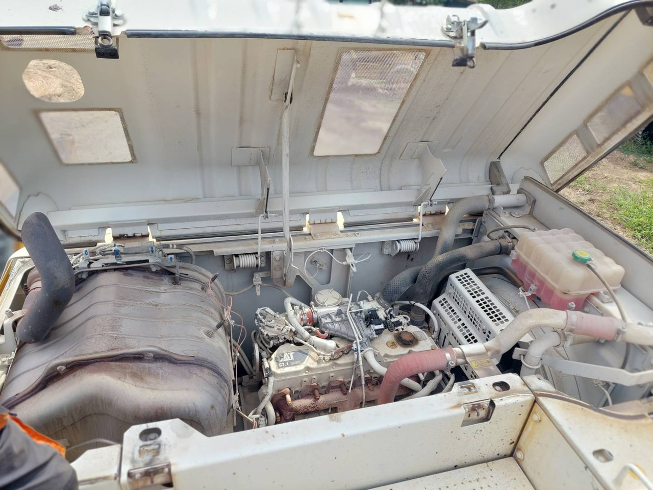 Pelle sur chenille CAT 326FL: photos 7