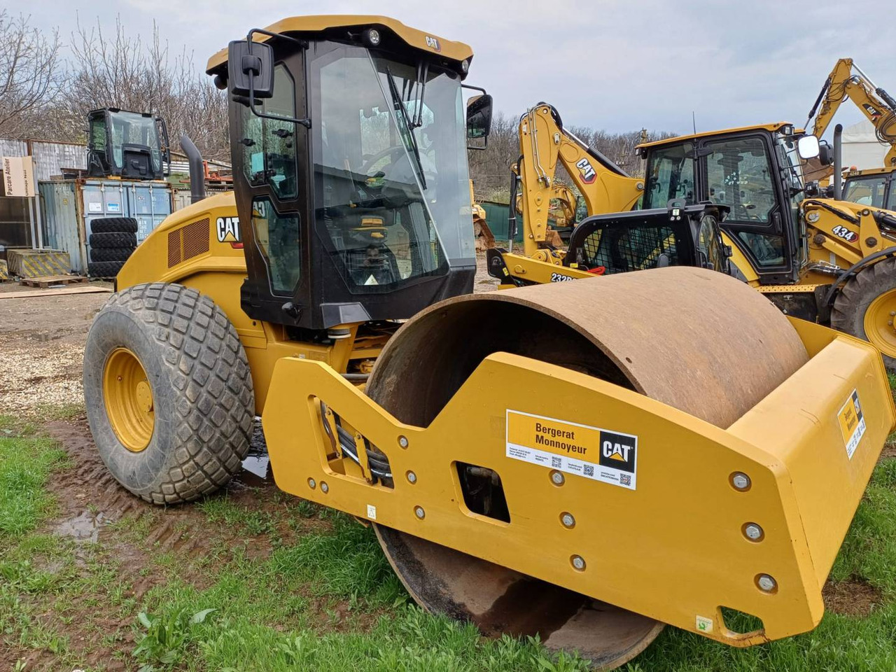 CAT CS12GC - Compacteur à pieds de mouton/ Monocylindre: photos 2 CAT CS12GC - Compacteur à pieds de mouton/ Monocylindre: photos 2
