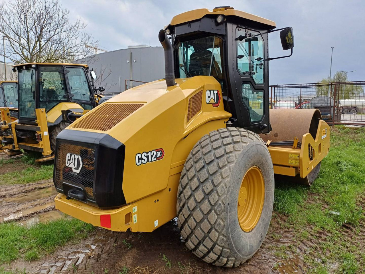 CAT CS12GC - Compacteur à pieds de mouton/ Monocylindre: photos 3 CAT CS12GC - Compacteur à pieds de mouton/ Monocylindre: photos 3