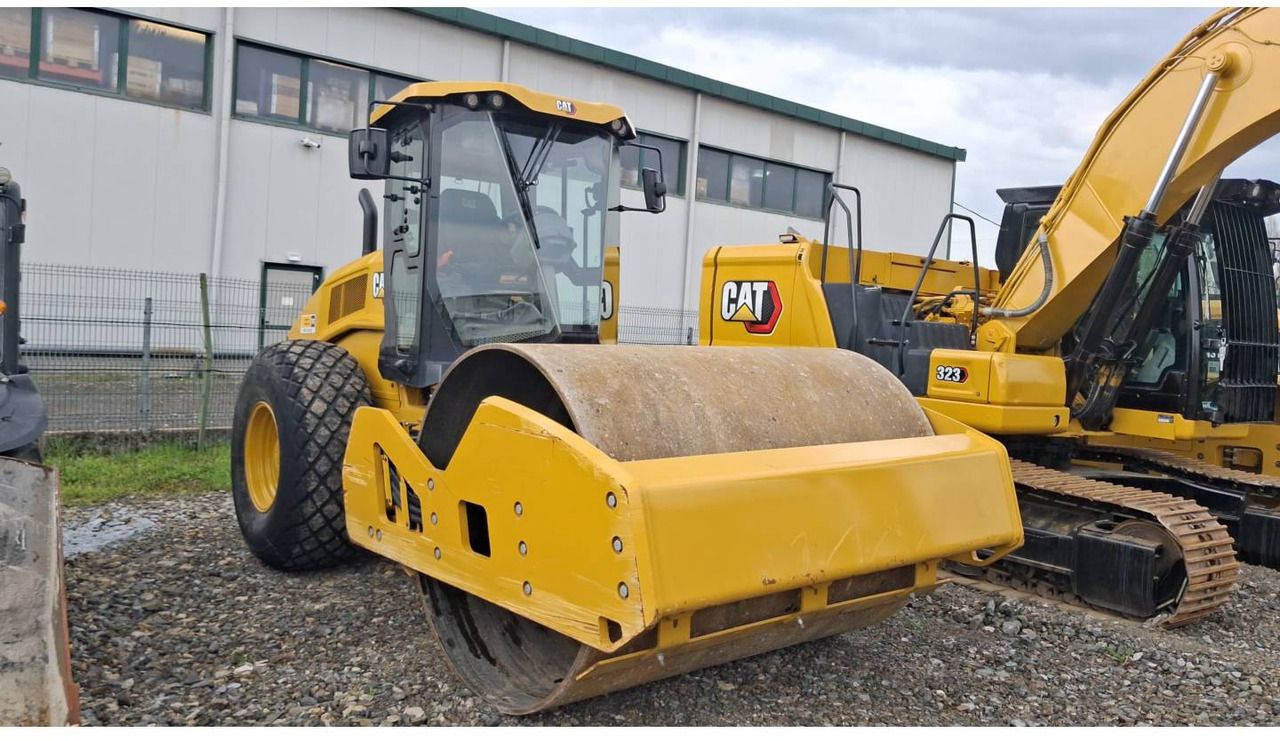 CAT CS13GC - Compacteur à pieds de mouton/ Monocylindre: photos 1 CAT CS13GC - Compacteur à pieds de mouton/ Monocylindre: photos 1