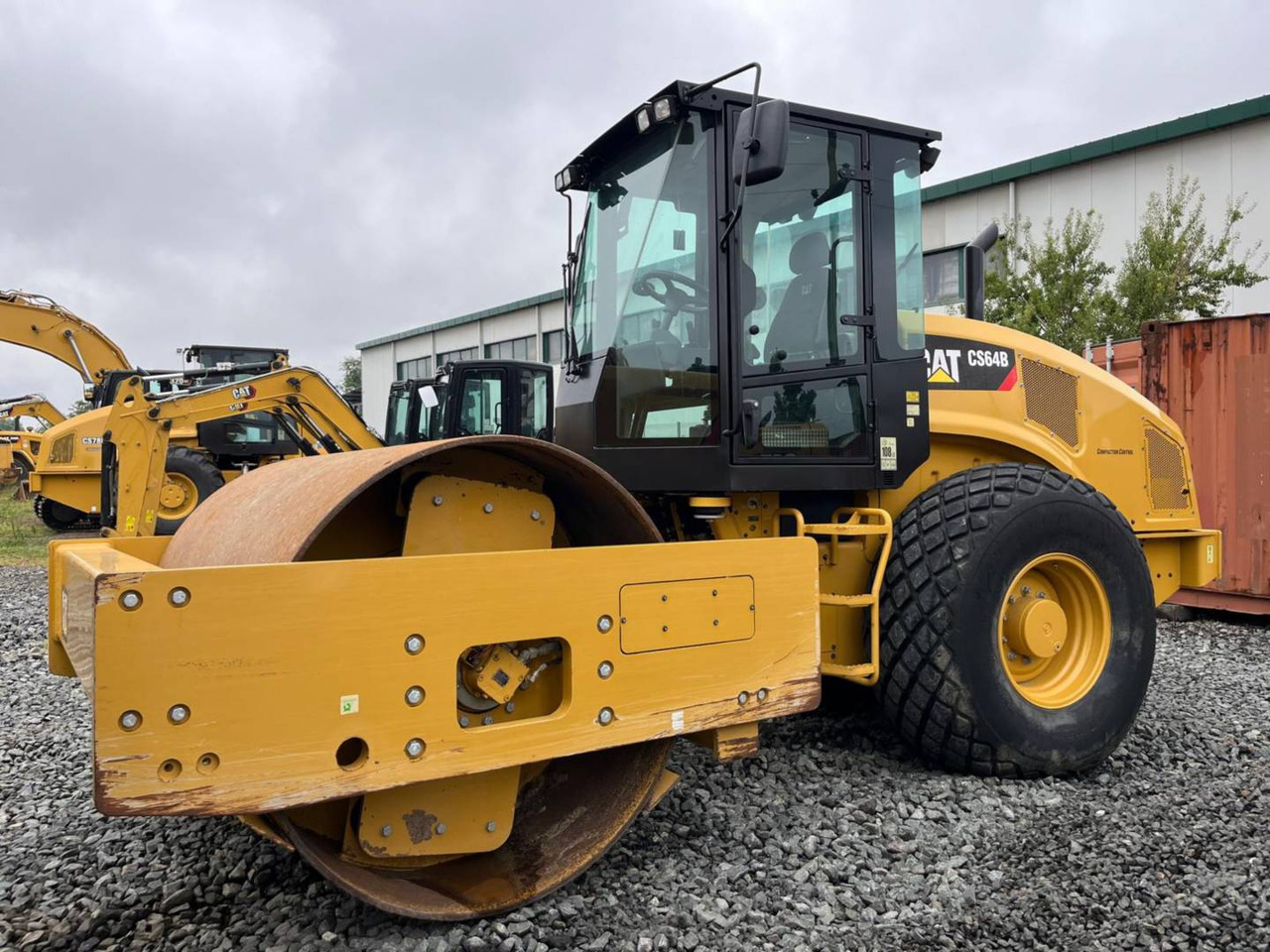 CAT CS64B - Compacteur à pieds de mouton/ Monocylindre: photos 1 CAT CS64B - Compacteur à pieds de mouton/ Monocylindre: photos 1