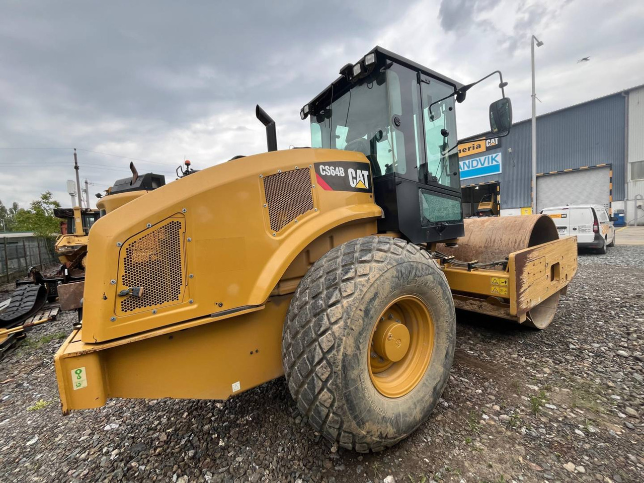 CAT CS64B - Compacteur à pieds de mouton/ Monocylindre: photos 3 CAT CS64B - Compacteur à pieds de mouton/ Monocylindre: photos 3